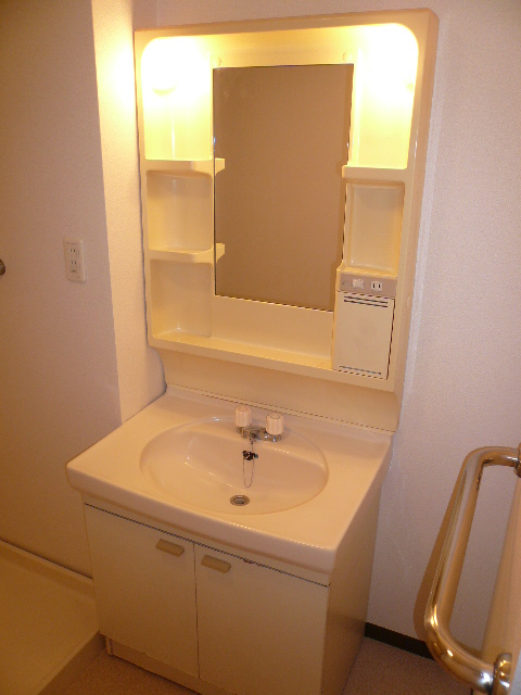 Washroom. Independent wash basin