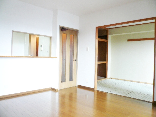 Living and room. Bright and clean room ☆