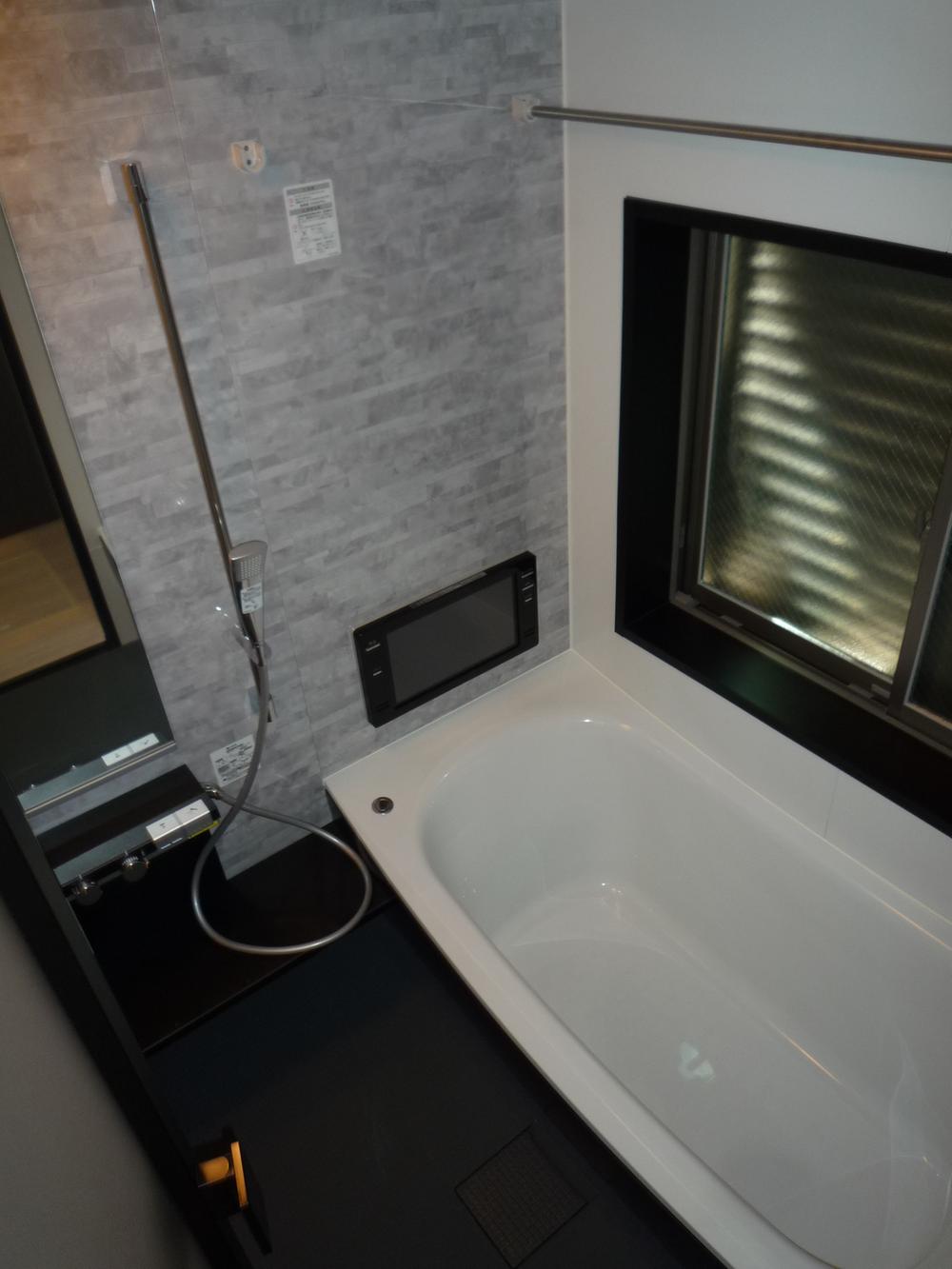 Bathroom. Indoor (September 2013) Shooting Carefree one pyeong type of bathroom, 16 inches TV and thermos tub with, High-grade specifications