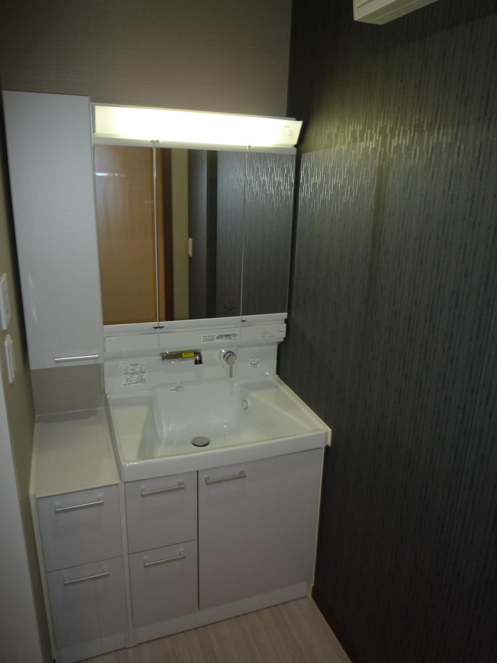 Wash basin, toilet. Indoor (September 2013) Shooting