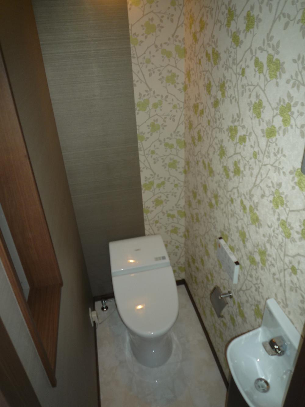 Toilet. Indoor (September 2013) Shooting