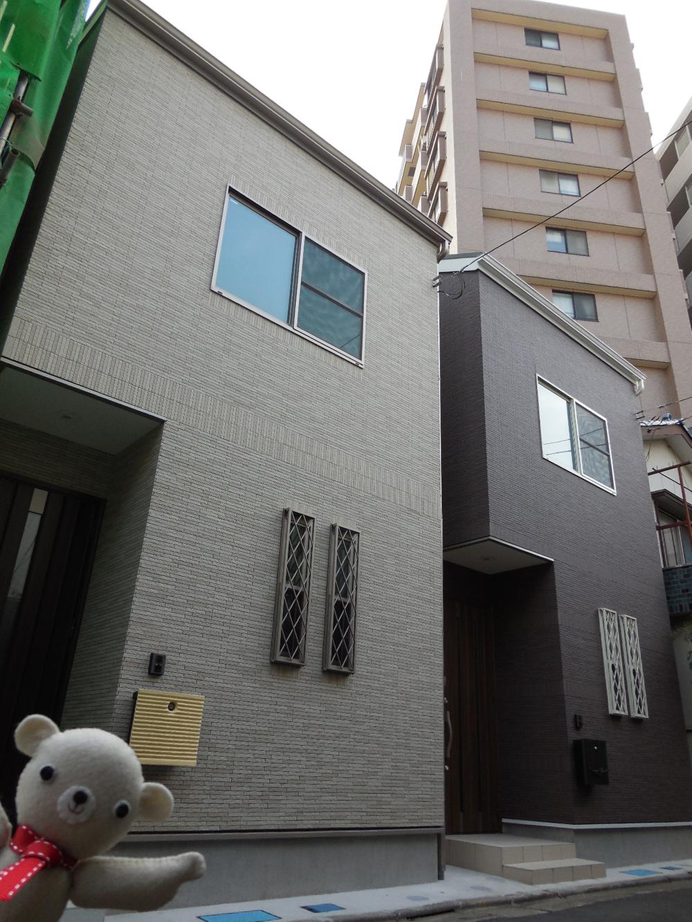 Local appearance photo. Local (11 May 2013) produce a profound feeling tension the tiles to the shooting front. Side is the outer wall of care also effortless steel plate