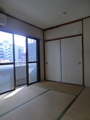 Other. Vertical Photo: Japanese-style room