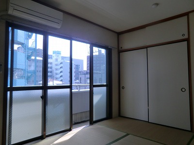 Entrance. Bright Japanese-style room