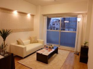 Living. ~ Heisei 25 December new interior renovation completed ~  ◆ High-grade apartment with furniture ◆ Pet breeding Allowed (bylaws Yes) ◆ Is a positive per good on the south-facing ◆ Popular face-to-face counter kitchen adopted ◆ Eco-carat to LDK ◆