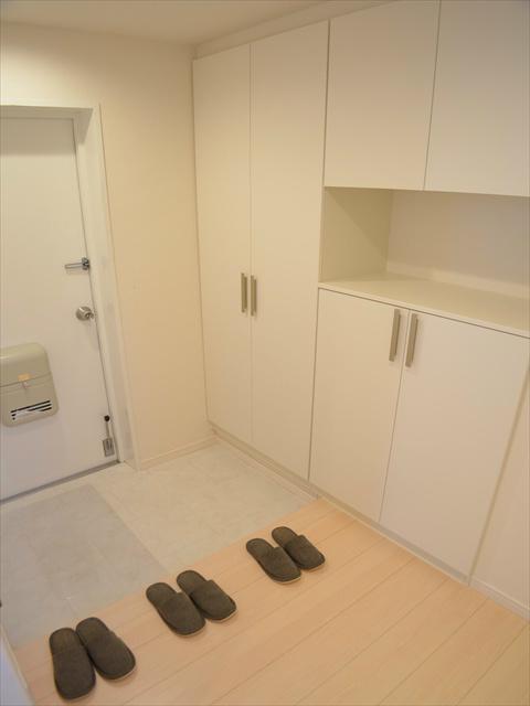 Entrance. Large shoe box