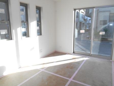 Non-living room. Indoor (12 May 2013) Shooting