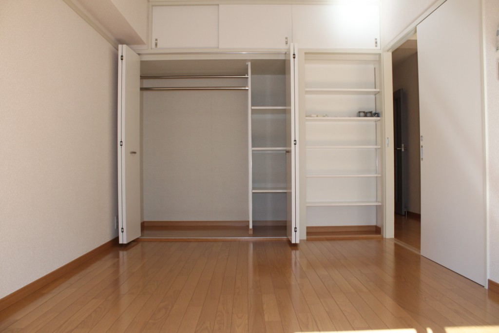 Living and room. East of Western-style has been changed from the Japanese-style room