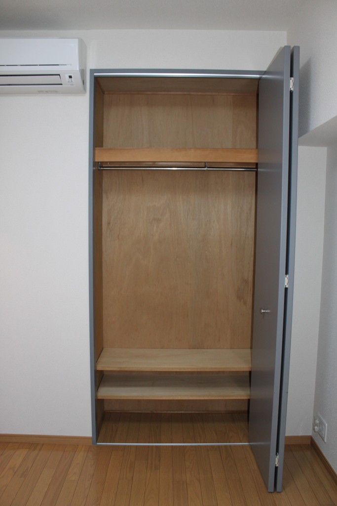 Receipt. West Western-style closet