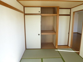 Living and room. Closet with a Japanese-style room