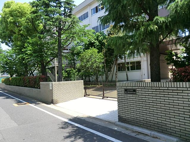 Junior high school. 800m to Matsue fourth junior high school