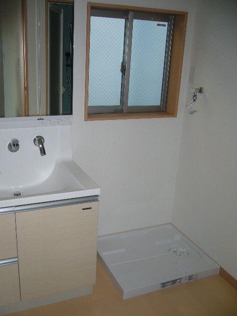 Wash basin, toilet. Washing machine Storage