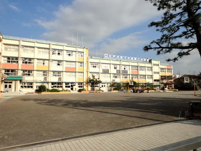 Primary school. 600m to the bottom Koiwa second elementary school