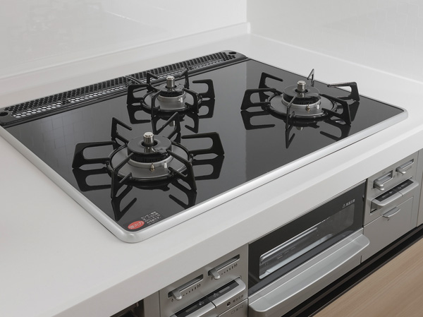 Kitchen.  [Pearl Crystal top 3-burner stove] Double coated with a hard enamel in the color and intensity. Easy dirt falls, Of 3-burner stove is all mouth all sensor types of excellent pearl crystal top in vivid color and impact resistance.