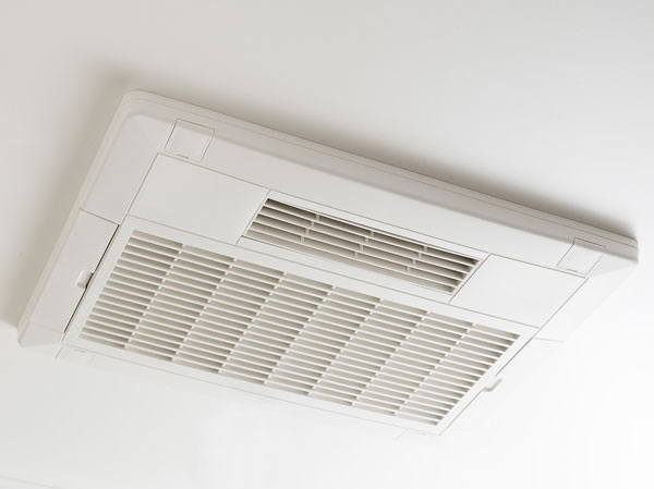 Bathing-wash room.  [Dry room of bathroom ventilation dryer] It can be dry even on rainy days in the bathroom ventilation function. Also, To absorb the moisture in the bathroom, It reduces the occurrence of mold. Summer blast, Winter, you can enjoy all year round comfortable bath time in the heating function.
