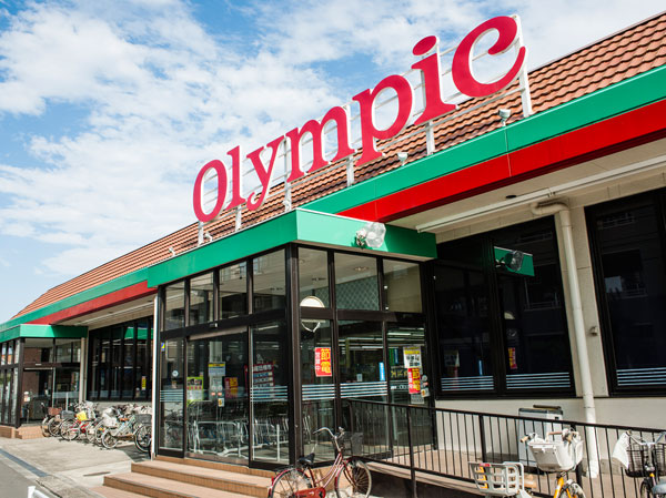 Surrounding environment. From local, Toei Shinjuku Line to walk area to "Ichinoe" Station, Commercial facilities enhancement, such as supermarkets and drug stores. Also, It is aligned also store meeting, Hand is easy to put location to what you need in daily life. (Photo Olympic Nishiichinoe shop)