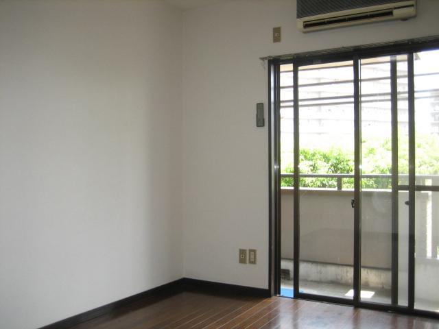 Living and room. Western-style 2