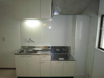 Kitchen. Two-burner gas stove installation Allowed ・ There is a window