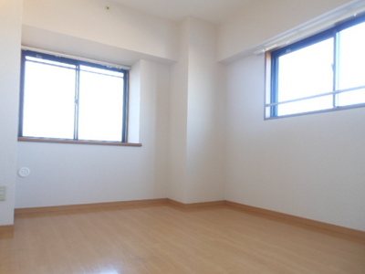 Living and room. 6.2 Pledge Western-style