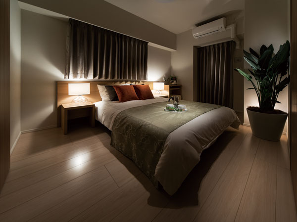 Interior.  [Master bedroom] Deep relaxation is, Restful space will create. Flooring was the white tones to cross with calmness is, It makes an air of cleanliness. Highly independent room arrangement, Time to take care of the individual, And planning to enjoy private time. Such as listen to your favorite music, Get to peaceful sleep and enjoy the hobby of time. It will be surely a vitality to tomorrow.