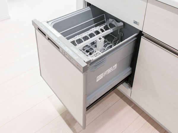 Kitchen.  [Dishwasher] Clean the built-in type. Because it is under the sink, It is also useful to put the pre-washed stomach dishes. Also, There are also water-saving effect than handwashing.