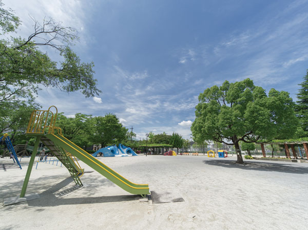 Surrounding environment. Koiwa Park (a 15-minute walk / About 1200m)