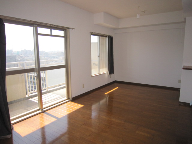 Living and room. It will be the photo of the other rooms of the same type