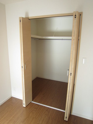 Receipt. Storage abundant walk-in closet complete