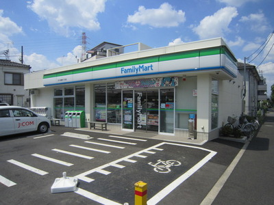 Convenience store. 450m to Family Mart (convenience store)