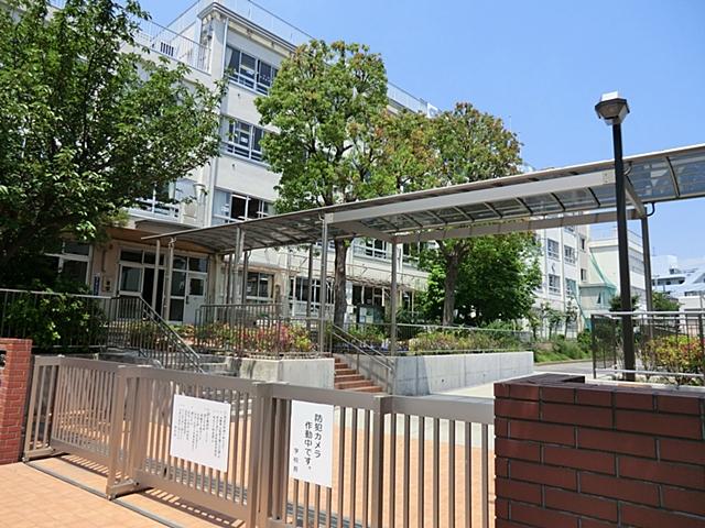 Primary school. 265m until Nishi Elementary School Hirai stand Edogawa