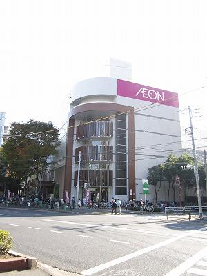 Shopping centre. It is the location of a good environment in which there are many shopping center within walking distance !!