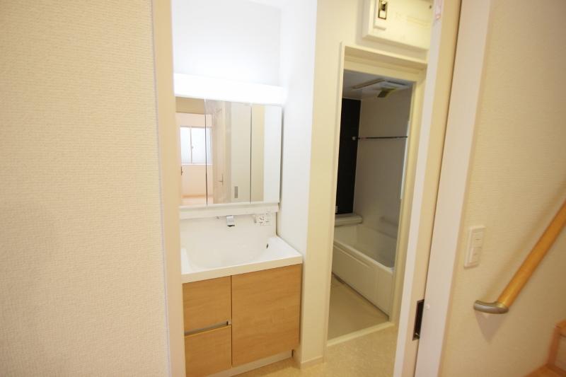 Wash basin, toilet. Indoor (10 May 2013) Shooting