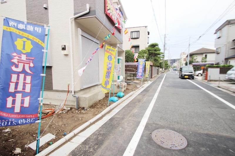 Local photos, including front road. Local (10 May 2013) Shooting