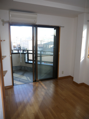 Living and room. Western-style 6 Pledge