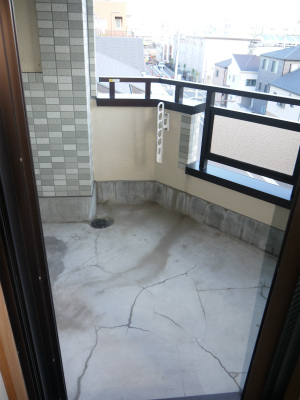 Balcony. Western-style 6 Pledge side balcony