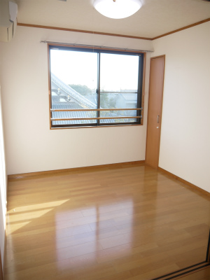 Living and room. Western-style 4.5 Pledge