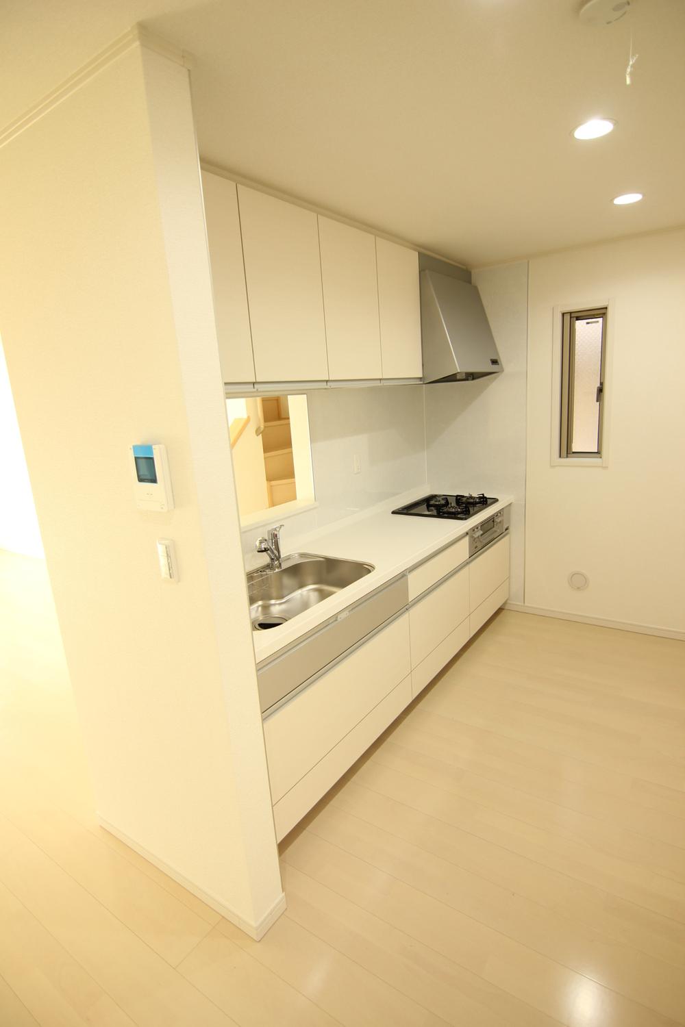 Kitchen. Popular Cantor kitchen living room overlooking