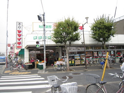 Supermarket. 200m to Yamaichi (super)