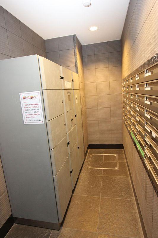 Other local. Delivery Box