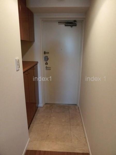 Entrance. Neat entrance space!