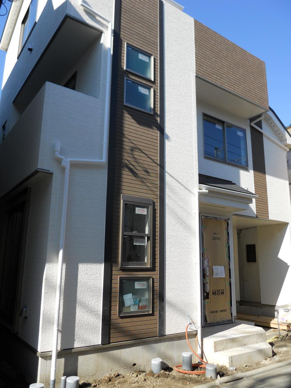 Local appearance photo. Local (12 May 2013) Shooting