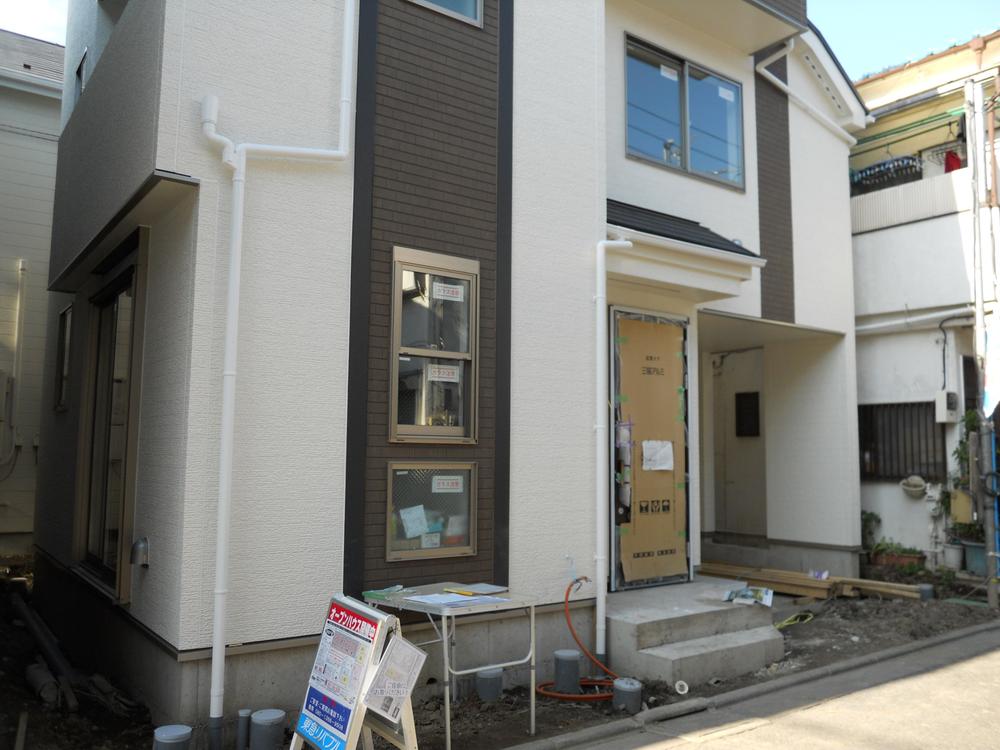 Local appearance photo. Local (12 May 2013) Shooting