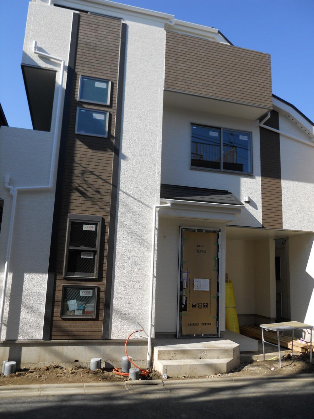 Local appearance photo. Frontal road