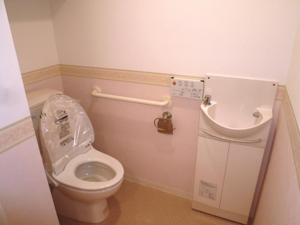 Toilet. Toilet (December 2013) Shooting