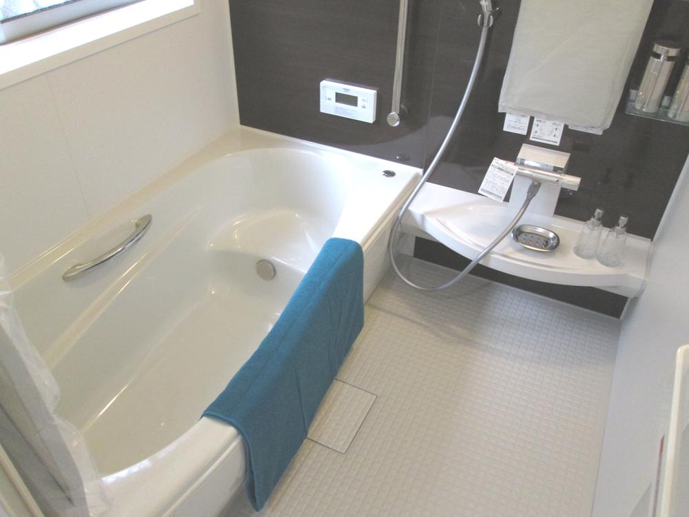Bathroom. Tub of hot water is less likely to cool, Hard to feel the coldness of the floor system bathroom ~ La ・ bus ~