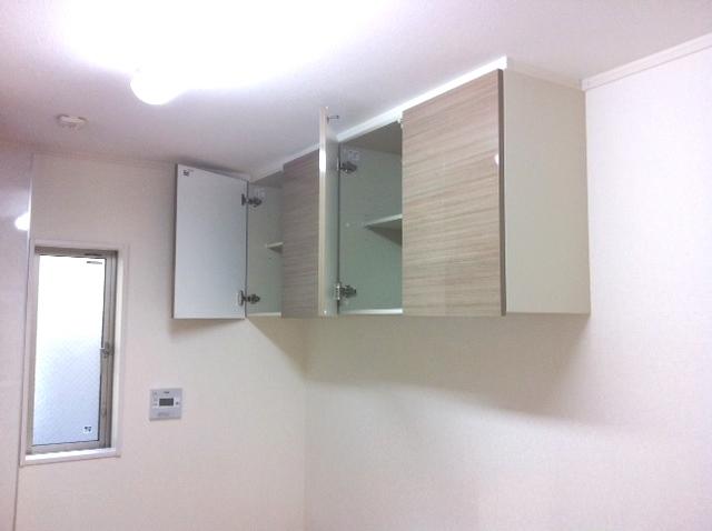 Kitchen. Do not waste space! ! Hanging cupboard