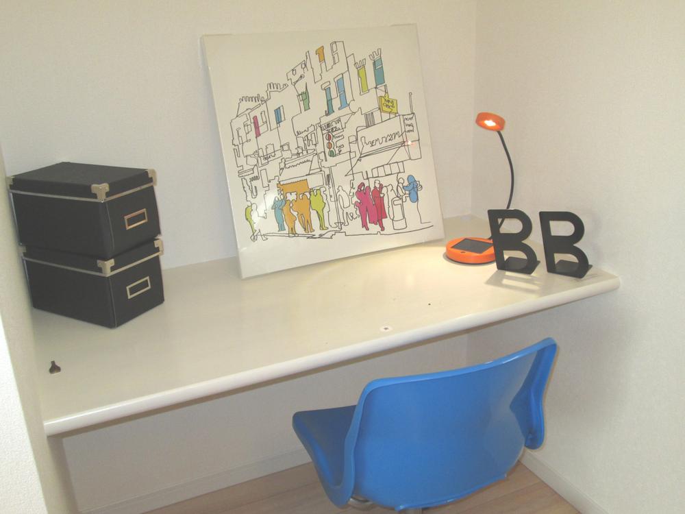 Living. Ensure the PC space in the living