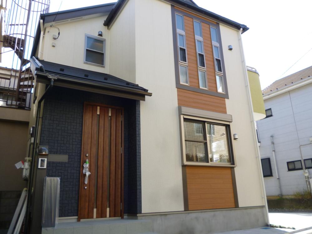 Local appearance photo. Road side of the (northwest side)