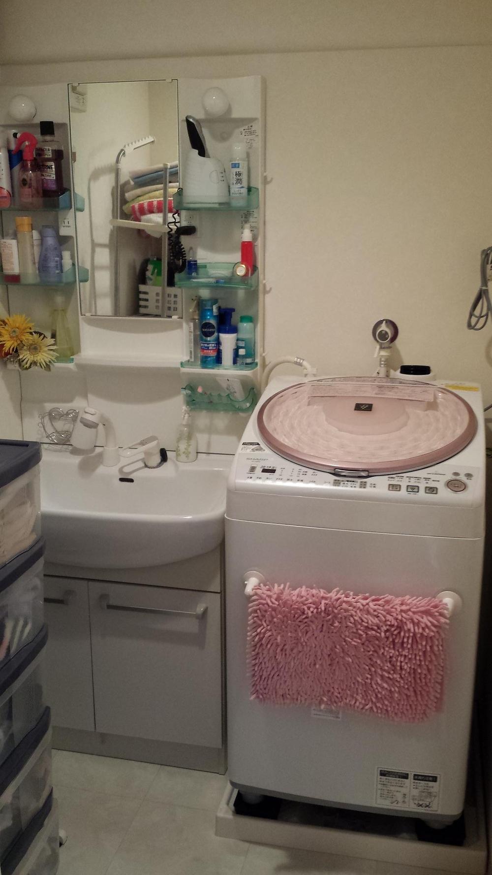 Wash basin, toilet. Vanity is useful in the morning with a shampoo dresser