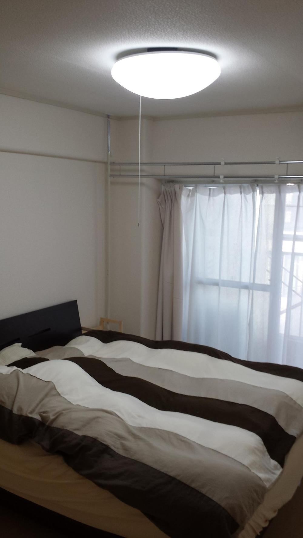 Non-living room. West 6 Pledge Western-style